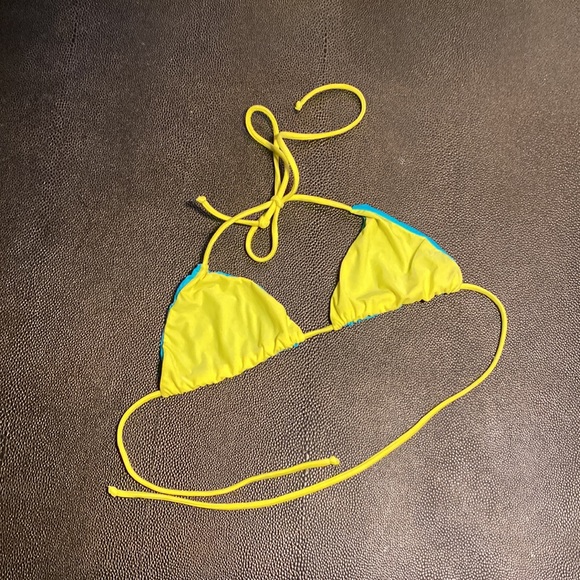 Bikini top, double face, size small. Yellow and turquoise. - Picture 2 of 3